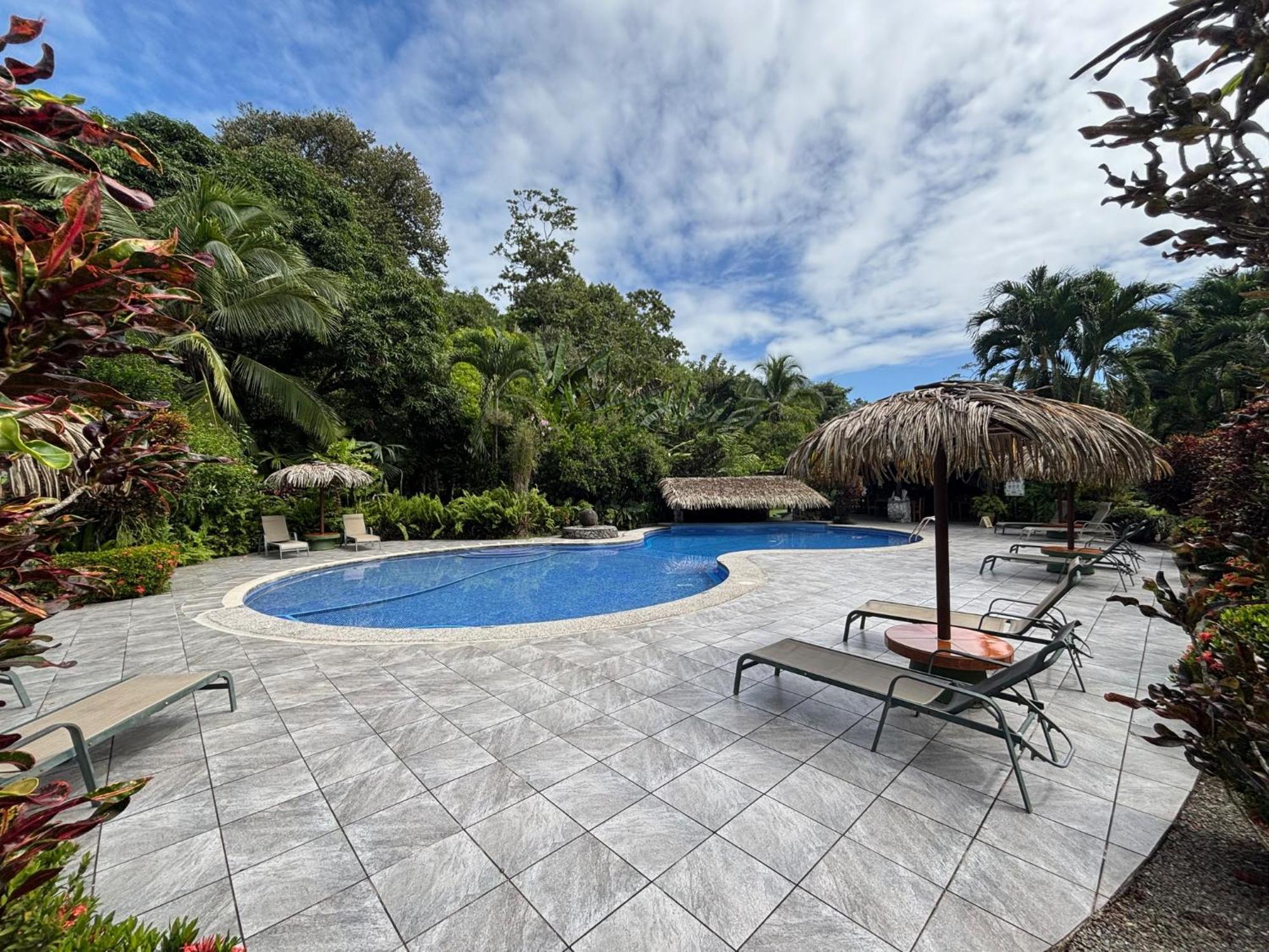 Hotel Suizo Loco Lodge&Resort Cahuita Esterno foto