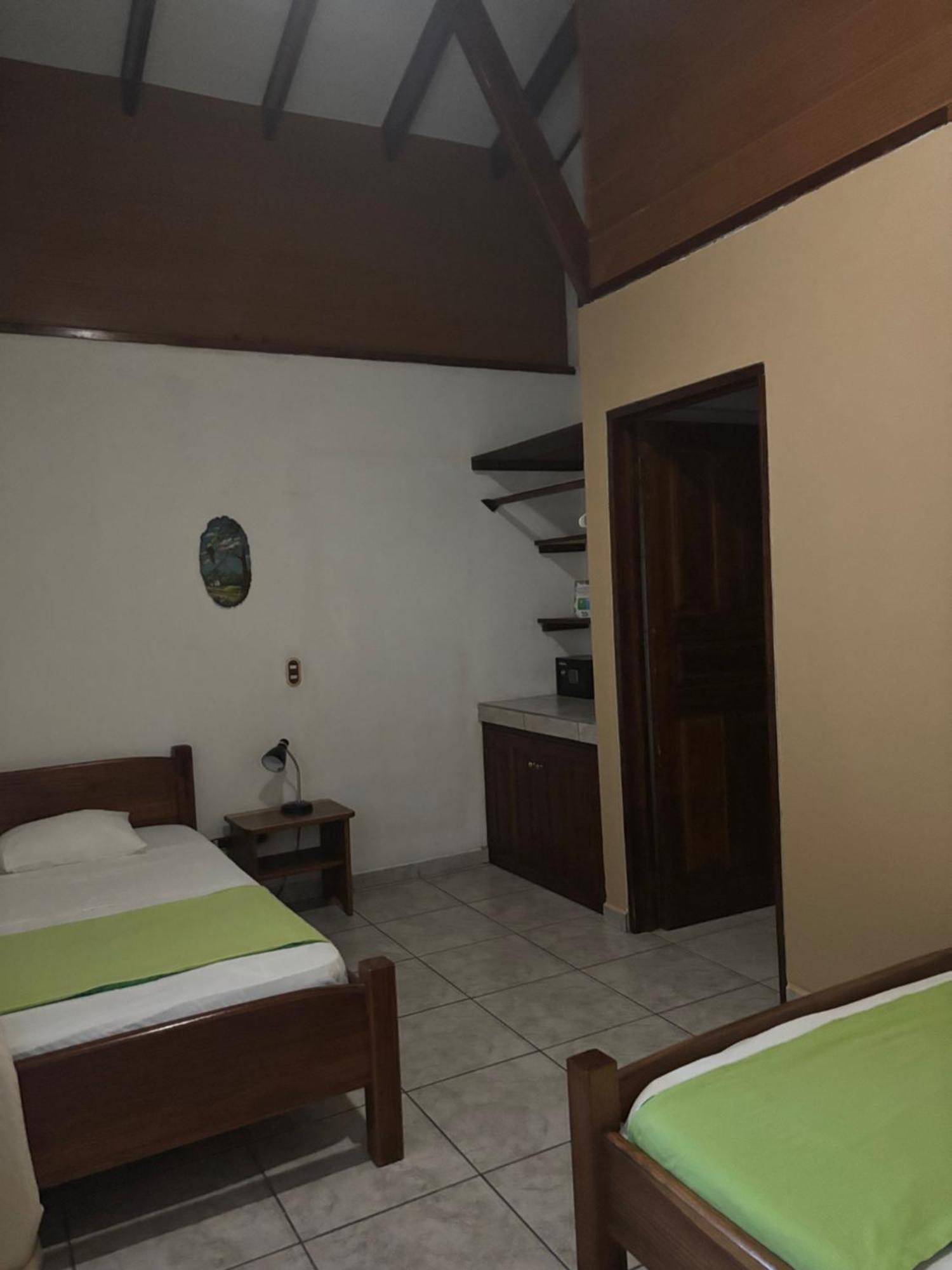 Hotel Suizo Loco Lodge&Resort Cahuita Esterno foto